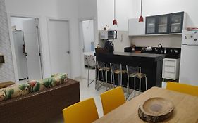 Apartamento com piscina perto da praia